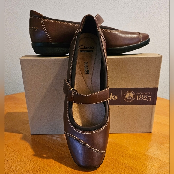 Clarks Shoes - NEW IN BOX - CLARKS - Cute Brown Leather Mary Janes - Size 9.5